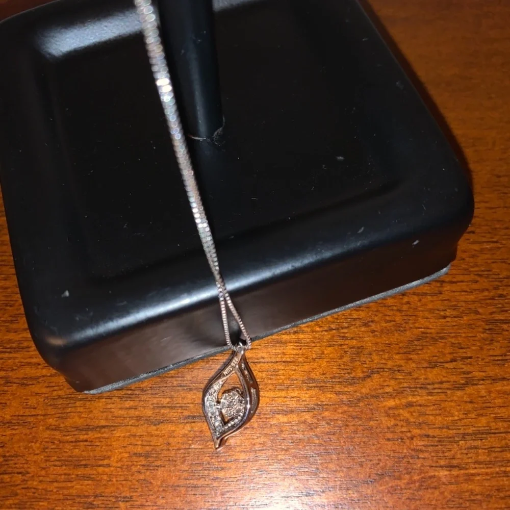 !FIRM! Genuine Diamond 18” Sterling Silver Necklace W 1/10 Ct Diamond Pendant - Picture 4 of 8